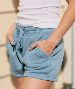 Athleisure><noscript><img width=