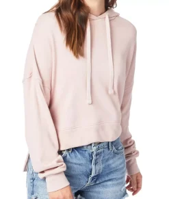 Athleisure><noscript><img width=